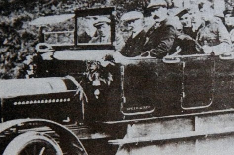 Charabanc party in chain driven Bellhaven (Falkirk Herald 16 May 2013)