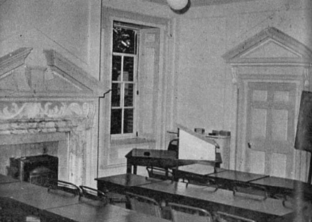 Hall Place - Illustrated Sporting and Dramatic News 3 - Nov 2 1949 (BNA)