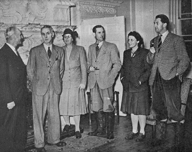 Hall Place - Illustrated Sporting and Dramatic News 6 - Nov 2 1949 (BNA)