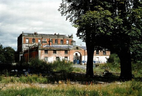 belvoir-entrance-to-yard-2 (Irish Aesthete)