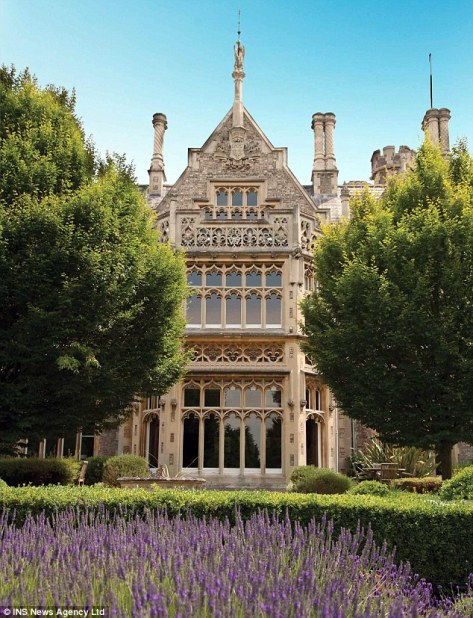 New Lodge - Daily Mail 4