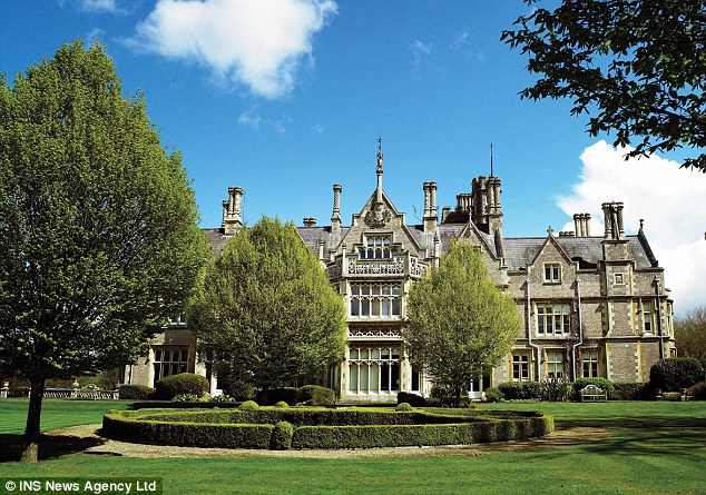 New Lodge - Daily Mail 6