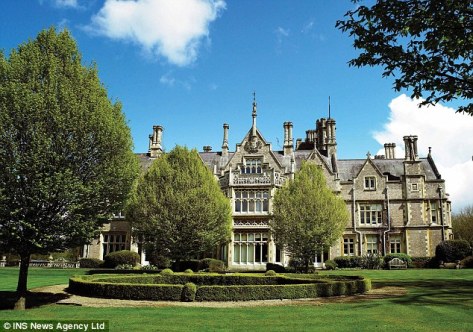 New Lodge - Daily Mail 6