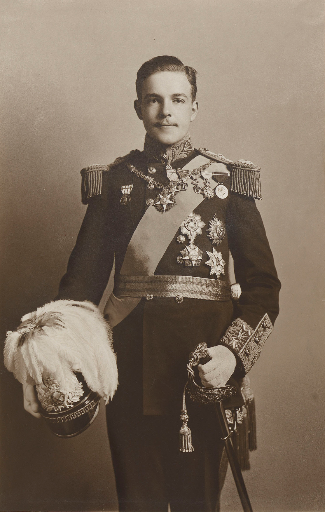manoel_ii,_king_of_portugal_(nov_1909)