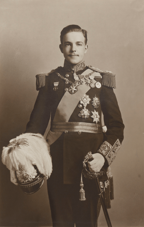 manoel_ii,_king_of_portugal_(nov_1909)