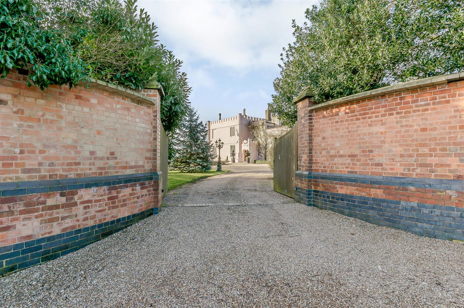 Callingwood Hall - 2019 - Fine&Country (34)