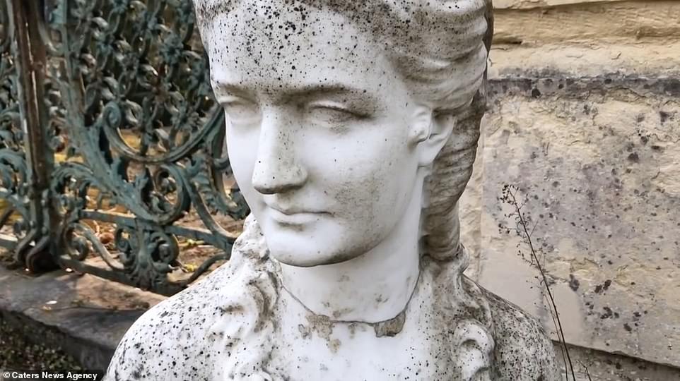 Shrubland Hall - Caters News Agency (8)